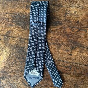 NVT BERTIGO DESIGNER TIE NAVY PAISLEY 100% Silk